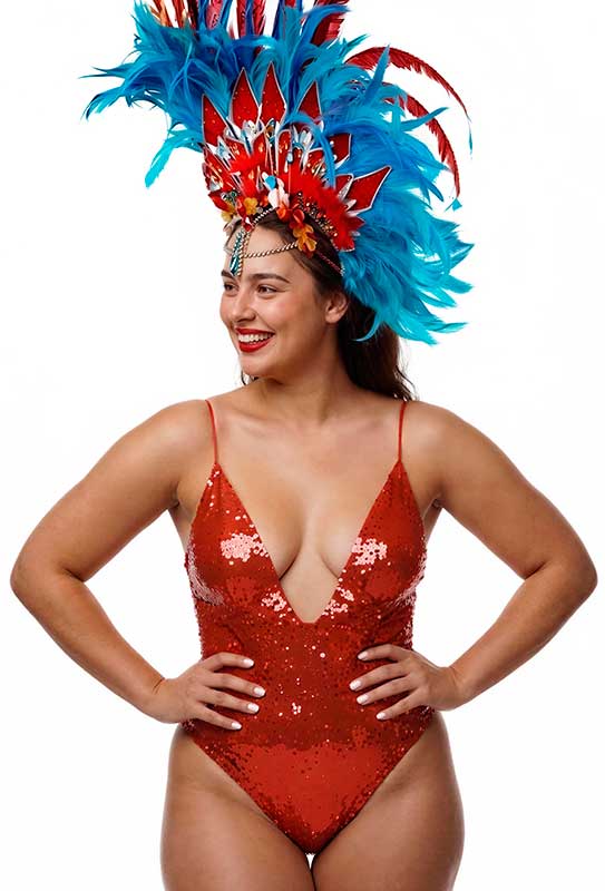 Alumna preparada para bailar samba brasileña en Escuela Nushu
