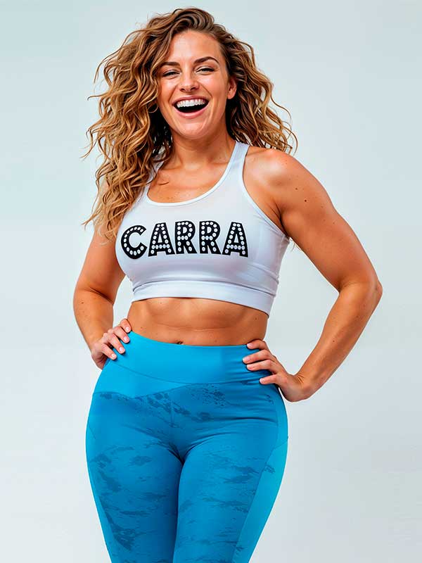 Alumna bailando coreografía inspirada en Raffaella Carrà