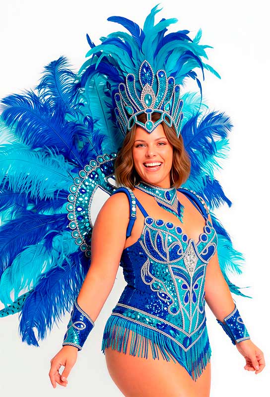 taller-samba-carnaval Alumna de samba sonriendo en el taller